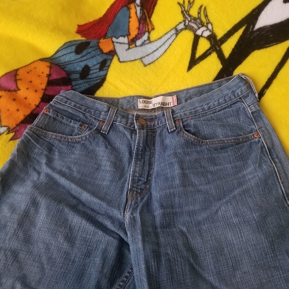 Gently used men's Levi's jeans - Picture 2 of 5
